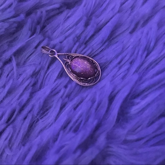 Vintage necklace charm - Picture 2 of 3